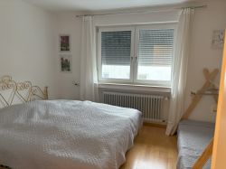Schlafzimmer 01
